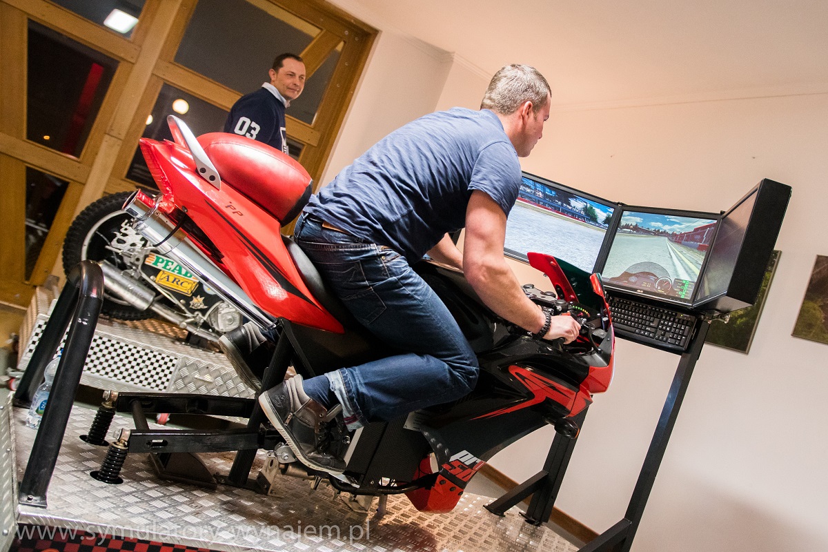 Symulator motocykla wynajem - przycisk