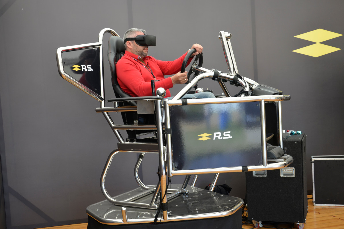 Symulator rajdowy VR 9D - 1 - symulator wrc wynajem na targi