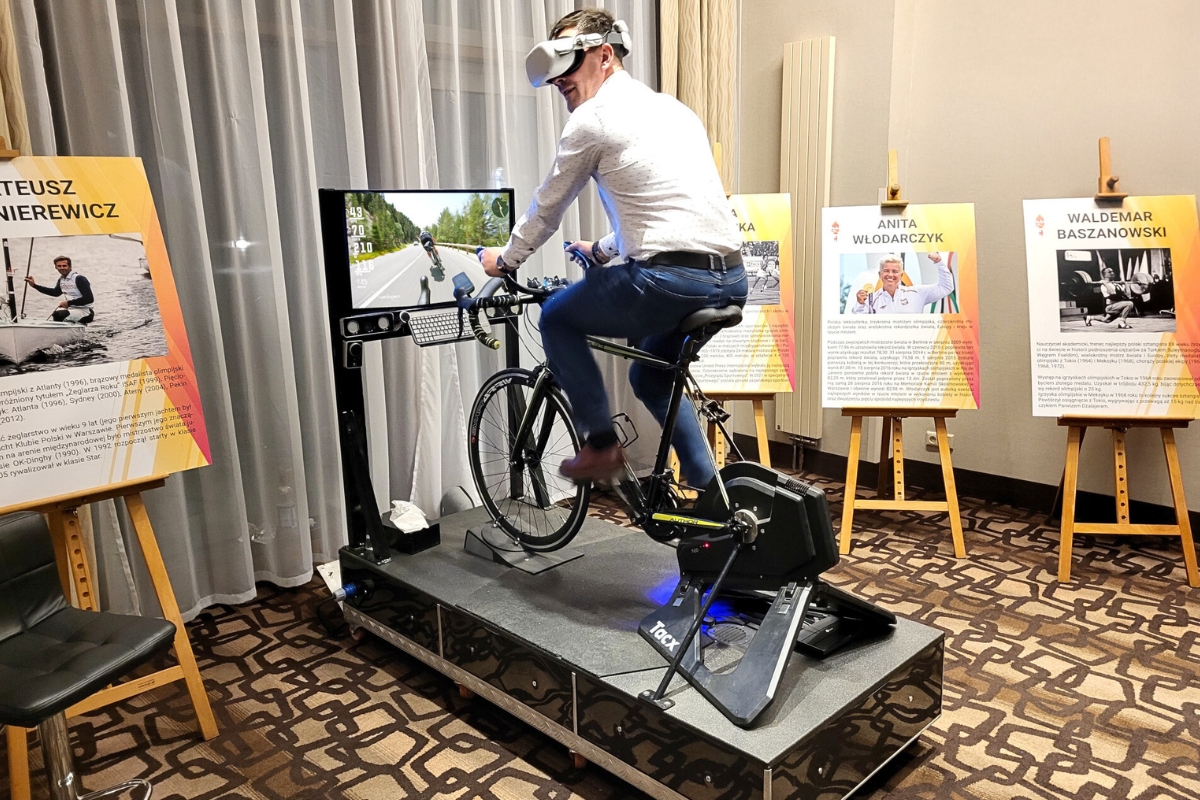 symulator roweru w goglach VR wynajem